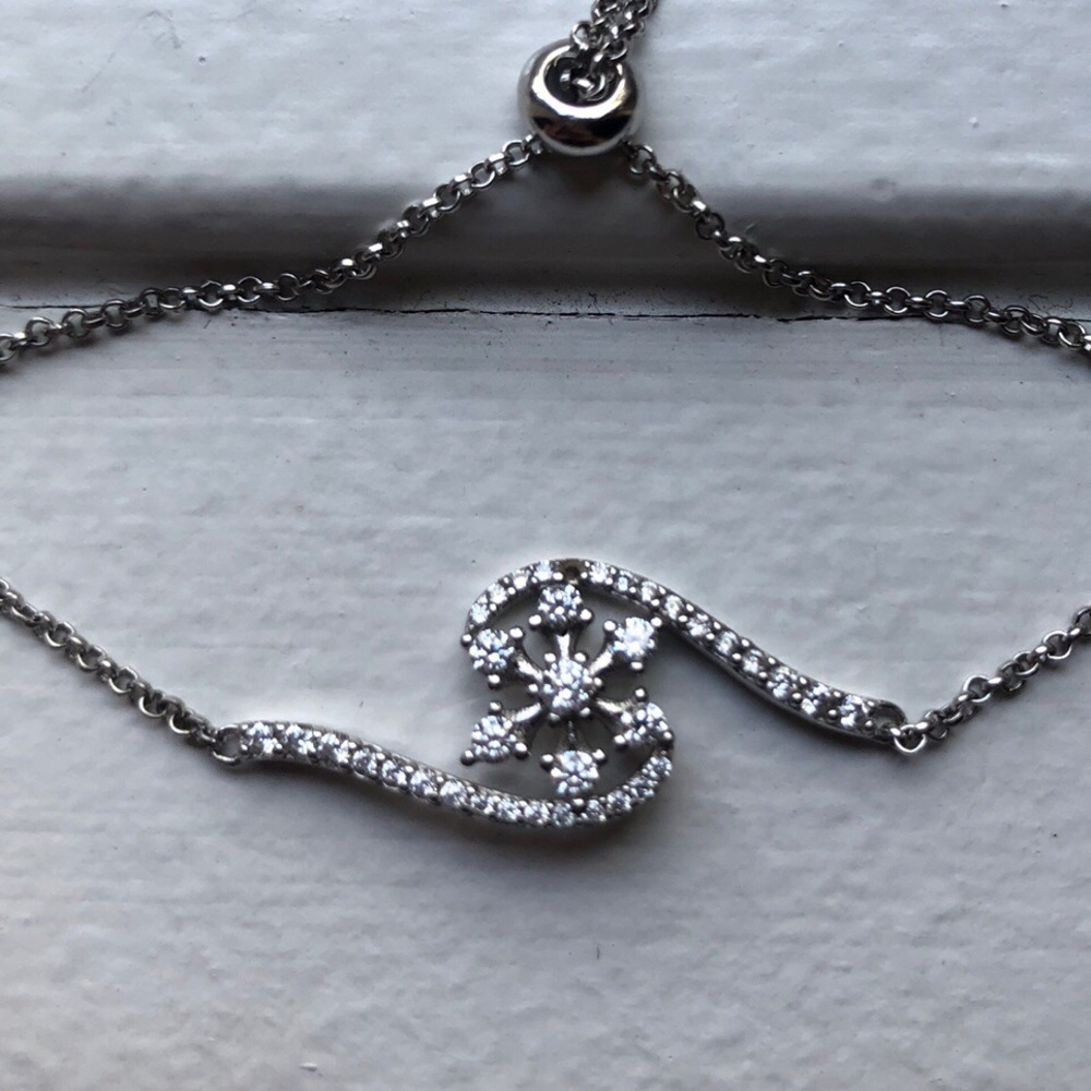 Charmed Aroma Snowflake Bolo Bracelet - Picture 4 of 4